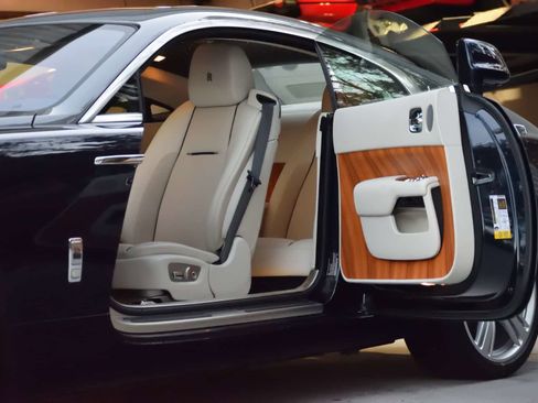 Used 2016 Rolls-Royce Wraith RWD image 7