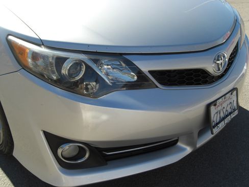 Used 2013 Toyota Camry SE image 6