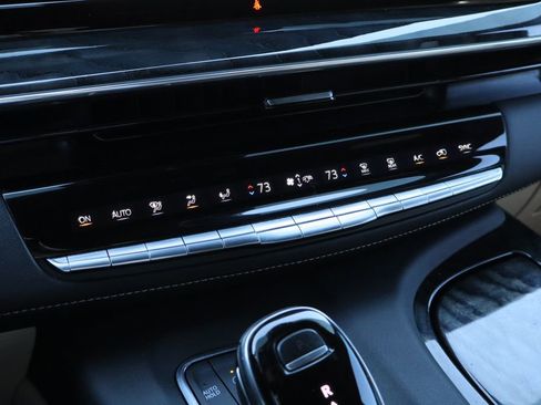 Used 2021 Cadillac Escalade Premium Luxury w/ Performance Package image 18