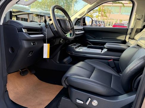New 2026 Lincoln Navigator Premiere AWD/4WD image 12