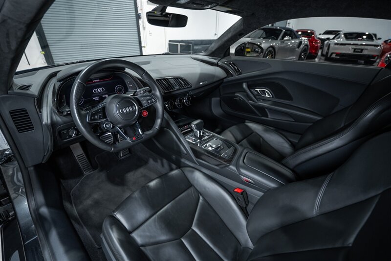 Used 2018 Audi R8 V10 RWD image 18
