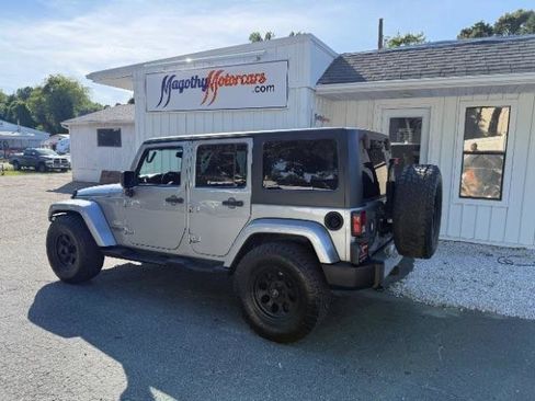 Used 2013 Jeep Wrangler Unlimited Sahara w/ Connectivity Group AWD/4WD image 12