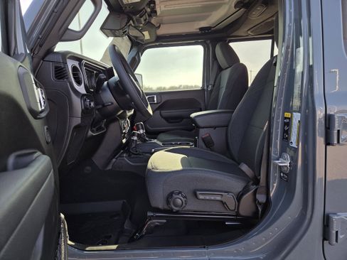 New 2025 Jeep Gladiator Sport AWD/4WD image 13