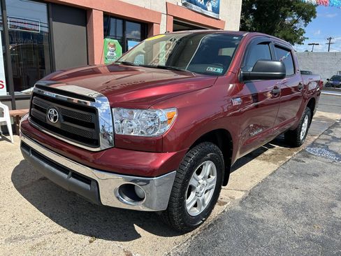 Used 2010 Toyota Tundra 4x4 CrewMax w/ SR5 Pkg image 2