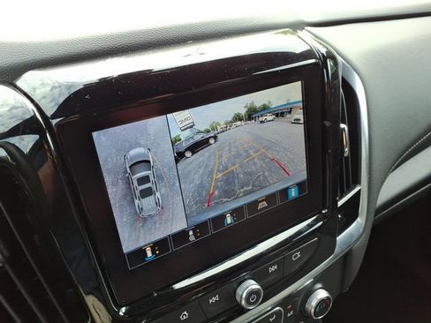 Used 2023 Chevrolet Traverse LT FWD image 30