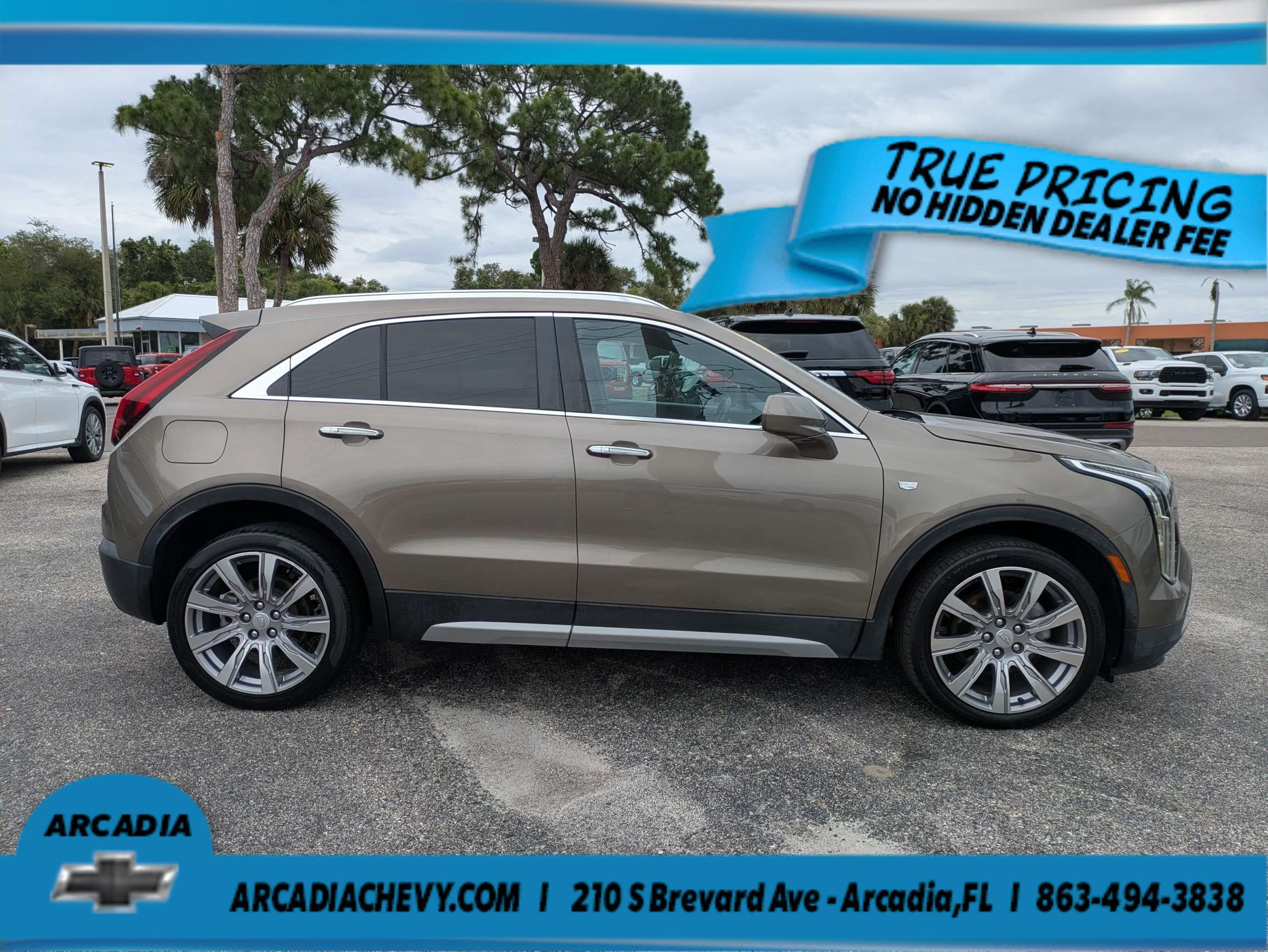 Used 2020 Cadillac XT4 Premium Luxury w/ Driver Assist Package FWD image 3