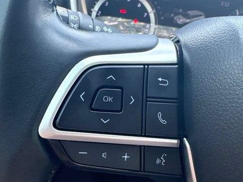 Used 2023 Toyota Highlander XLE AWD/4WD image 29