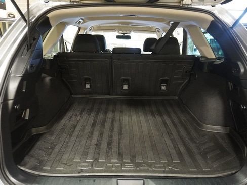 Used 2017 Subaru Outback 2.5i Premium image 9