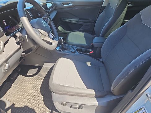 Used 2025 Volkswagen Taos SE AWD/4WD image 29