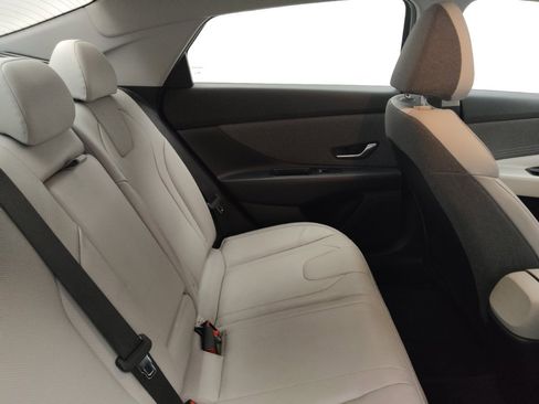 Used 2023 Hyundai Elantra Limited w/ Preferred Accessory Package FWD image 19