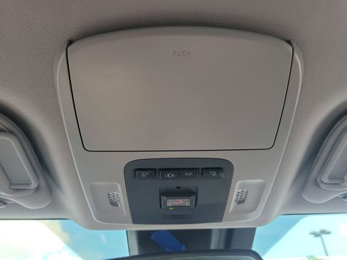 Used 2020 Toyota Camry XLE image 22