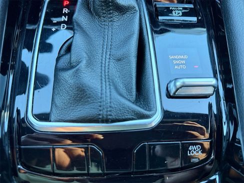 Certified 2024 Jeep Compass Limited image 31