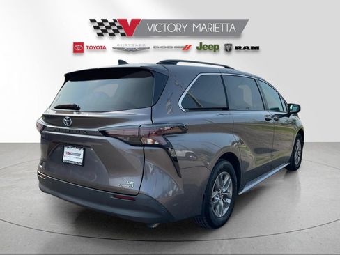 Used 2023 Toyota Sienna LE FWD image 5