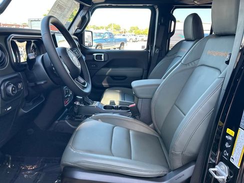 New 2025 Jeep Gladiator Mojave image 22