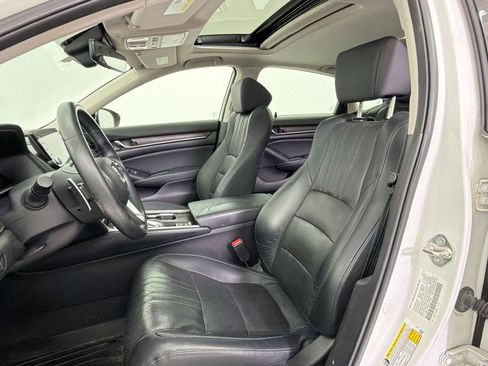 Used 2018 Honda Accord Touring image 5