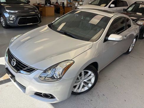 Used 2012 Nissan Altima 3.5 SR w/ Technology Pkg image 6