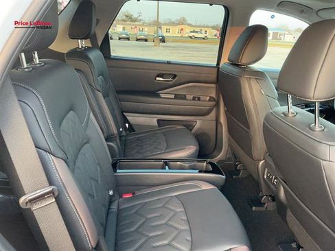 New 2026 Nissan Pathfinder Platinum FWD image 41
