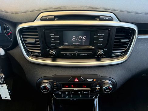 Used 2016 Kia Sorento EX FWD image 21