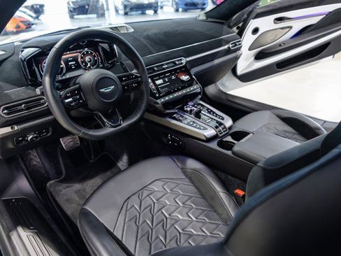 Used 2025 Aston Martin Vanquish RWD image 38