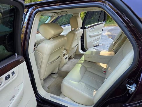 Used 2008 Cadillac DTS Luxury II image 24