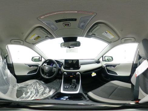 New 2025 Toyota RAV4 XLE image 33