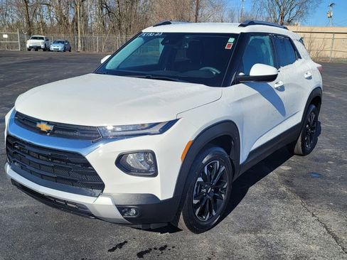 Used 2023 Chevrolet TrailBlazer LT w/ Convenience Package image 3