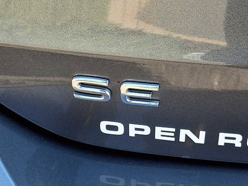 Used 2025 Volkswagen Taos SE image 27