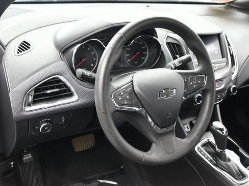 Used 2019 Chevrolet Cruze LT w/ RS Package FWD image 14