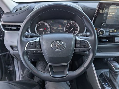 Used 2022 Toyota Highlander XLE image 10