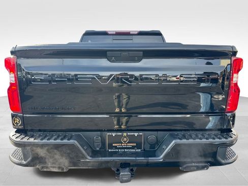 Used 2020 Chevrolet Silverado 1500 LT Trail Boss w/ Midnight Edition image 8