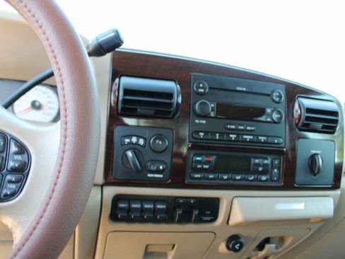Used 2006 Ford F250 Lariat AWD/4WD image 24