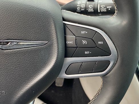 Used 2023 Chrysler Voyager LX image 17