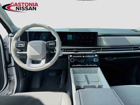 Used 2025 Hyundai Santa Fe SEL FWD image 29