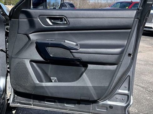 Used 2024 Nissan Pathfinder SV image 28