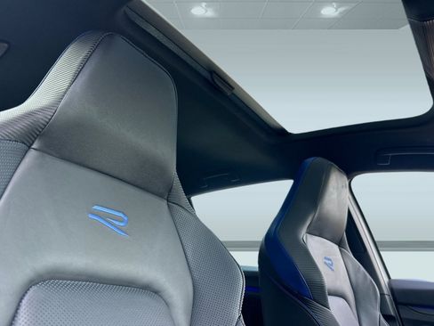 Used 2022 Volkswagen Golf R image 27