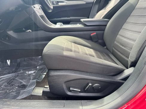 Used 2020 Ford Fusion SE FWD image 5