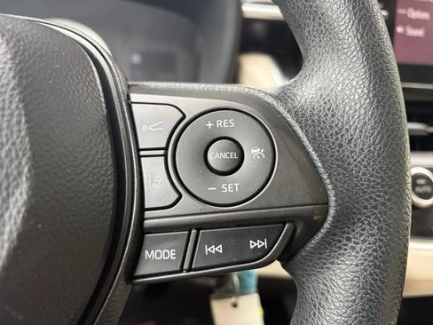 Used 2020 Toyota Corolla LE FWD image 28