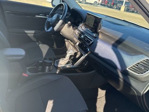Used 2023 Kia Seltos S w/ Navigation Package image 11