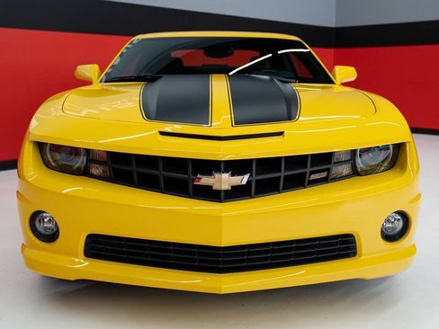 Used 2010 Chevrolet Camaro SS w/ RS Package RWD image 9