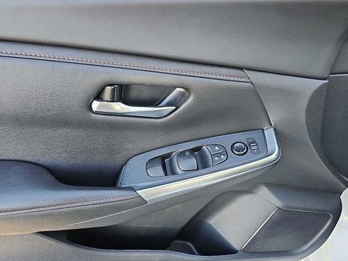 Used 2025 Nissan Sentra SR image 13