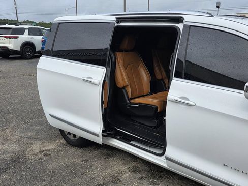 Used 2022 Chrysler Pacifica Pinnacle FWD image 18