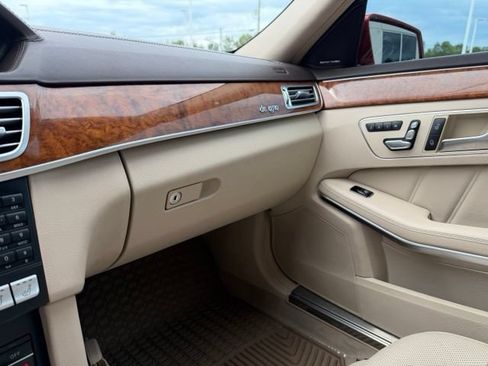 Used 2015 Mercedes-Benz E 400 Sedan image 24