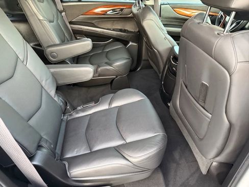 Used 2016 Cadillac Escalade Luxury image 29