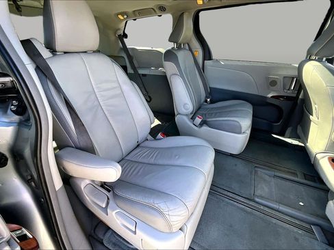 Used 2013 Toyota Sienna Limited w/ Premium Pkg AWD/4WD image 19