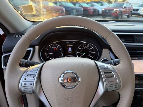 Used 2015 Nissan Rogue SL image 20