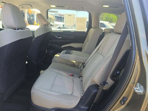 Used 2023 Subaru Ascent Premium w/ Convenience Package AWD/4WD image 8