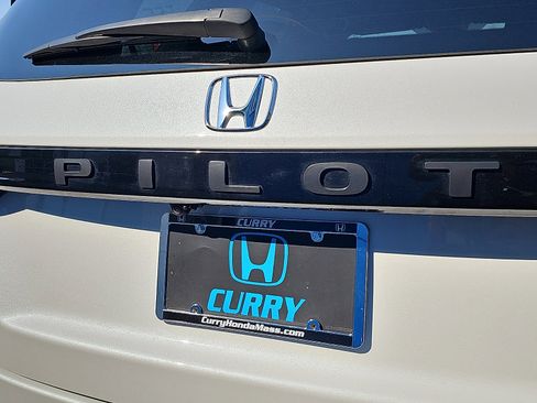 Used 2025 Honda Pilot Sport image 30