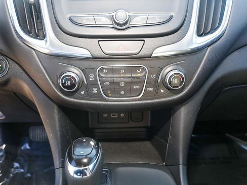 Used 2021 Chevrolet Equinox LT image 18