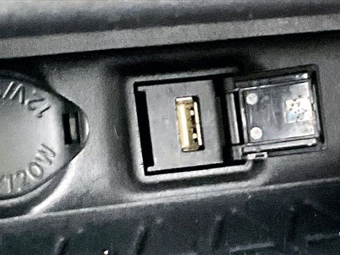 Used 2021 Toyota RAV4 XLE Premium image 32