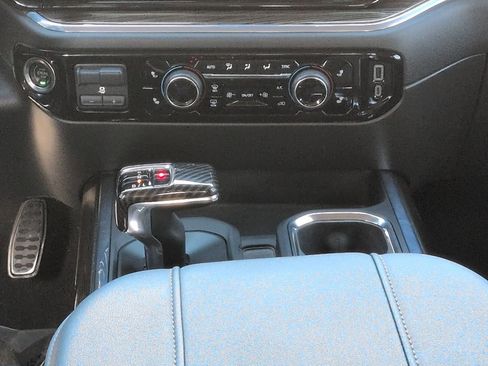 Used 2024 Chevrolet Silverado 1500 LT Trail Boss w/ LT Trail Boss Premium Package image 18